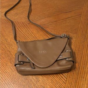Nicole Miller Crossbody Envelope Bag Purse Tan Vegan Leather Magnetic Closure